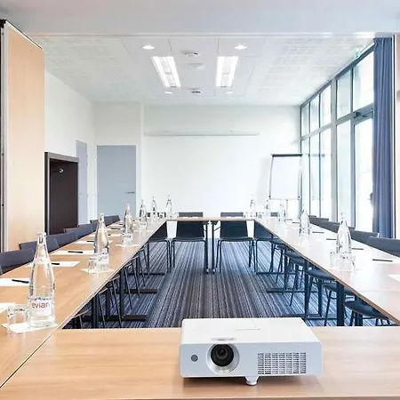 Ibis Styles Centre Hotell 3*